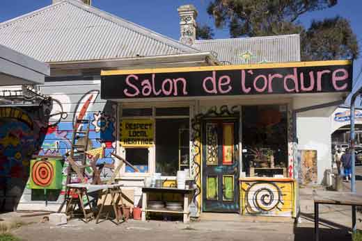 lawson809 Funky Lawson shopfront